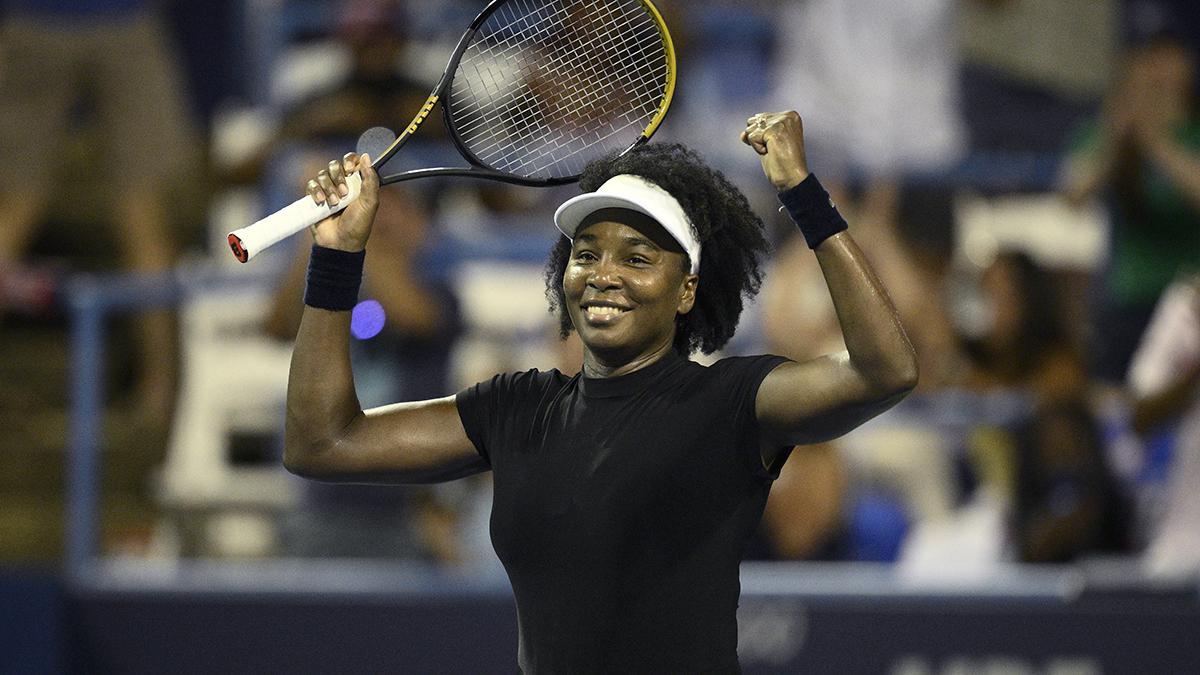 Venus Williams celebra su victoria ante Peyton Stearns en el Washington Open
