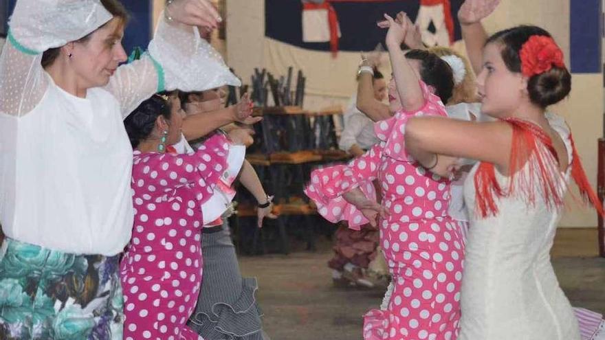 La Escuela de Baile María José animó la tarde con sus bailes de sevillanas.