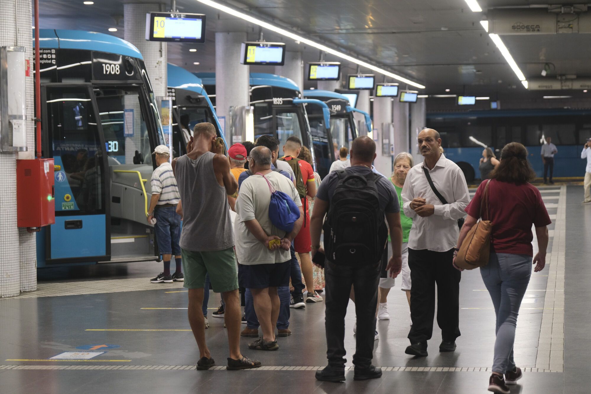 Primera jornada de huelga de los guagüeros del transporte interurbano en Gran Canaria