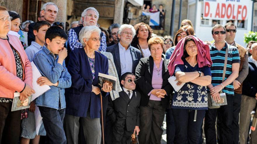 Concentración en homenaje al párroco asesinado // BRAIS LORENZO