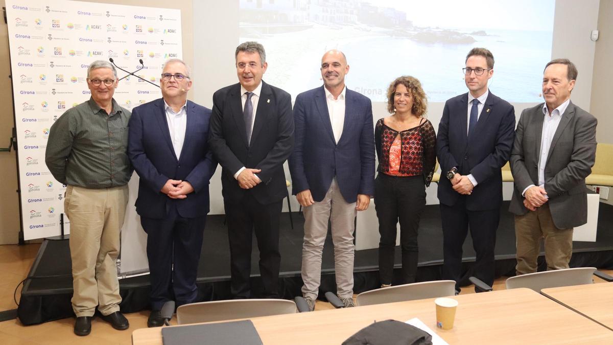 El president i el vicepresident del Patronat de Turisme Costa Brava Girona, Miquel Noguer i Jordi Masquef, amb els empresaris del sector turístic gironí