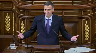 Pedro Sánchez arremete contra López Miras: "Dejar a inmigrantes en la calle es de xenófobos"