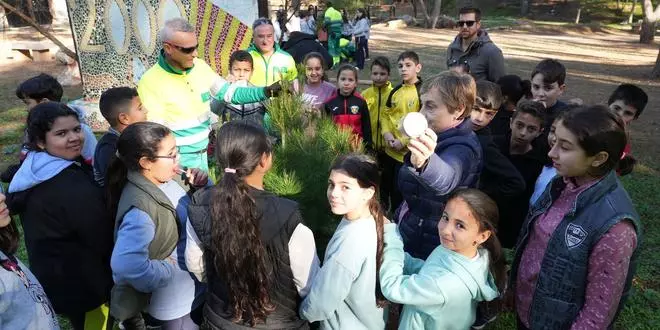 600 escolares celebran el Día del Árbol en Vila-real
