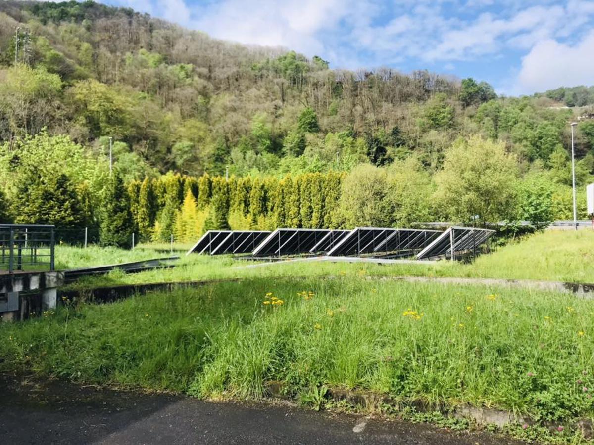 Paneles solares de la piscina de Sotrondio