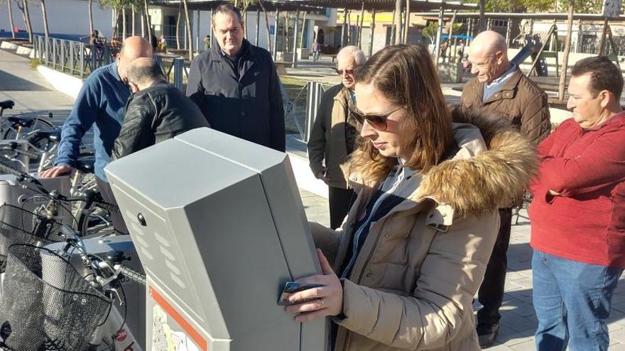 El entorno del colegio Francesc Cantó estrena una estación de Bicielx