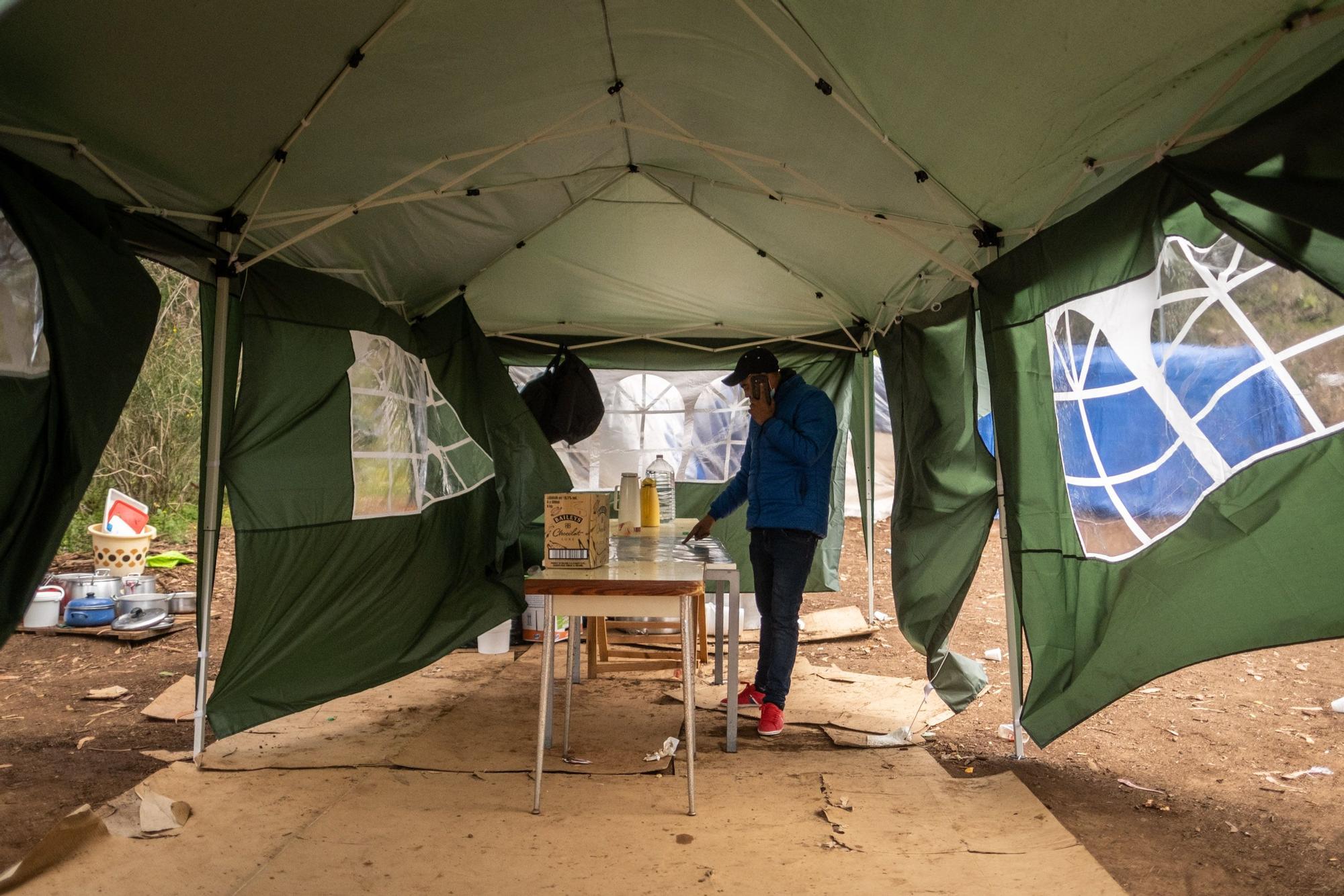 Comida de los migrantes en Las Raíces