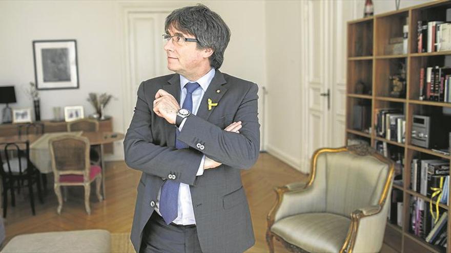 Puigdemont admite que su futuro pasa por la «cárcel» o el «exilio»