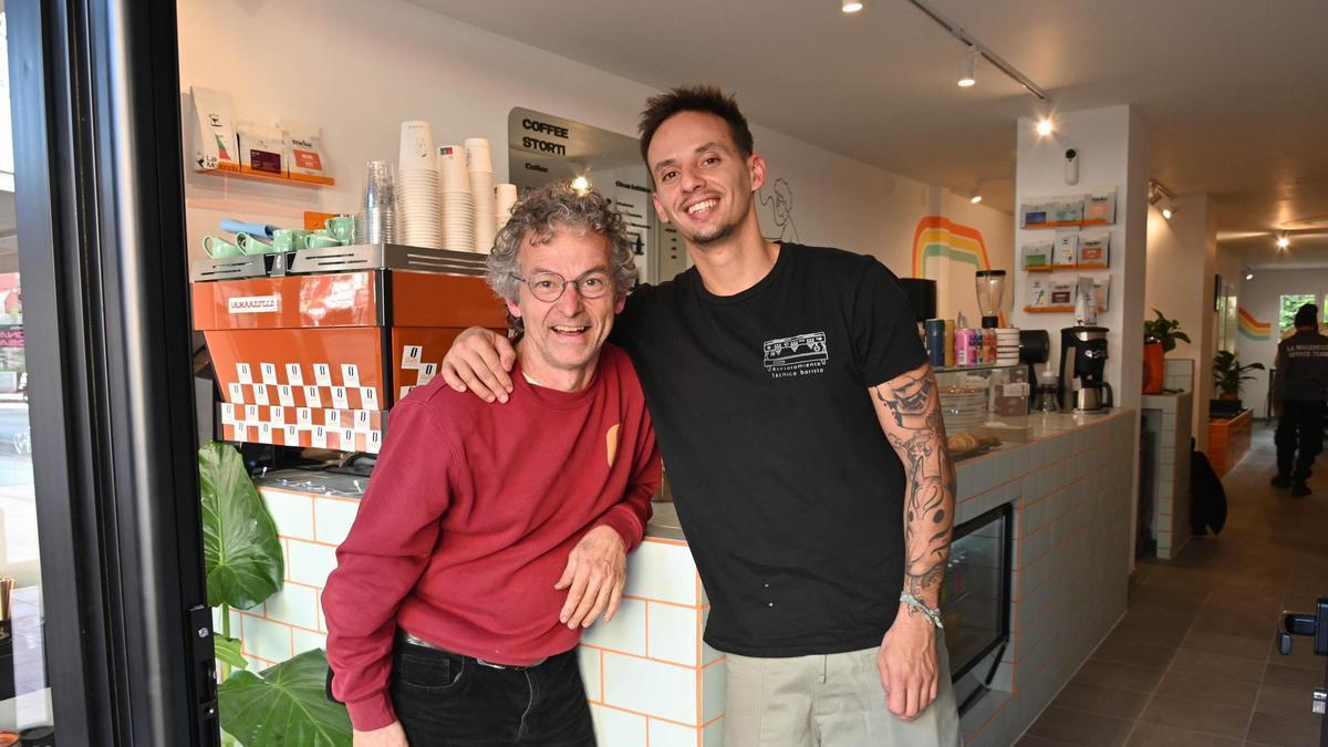 Sergio Storti y Dani Mas en su cafetería en Joan Miró
