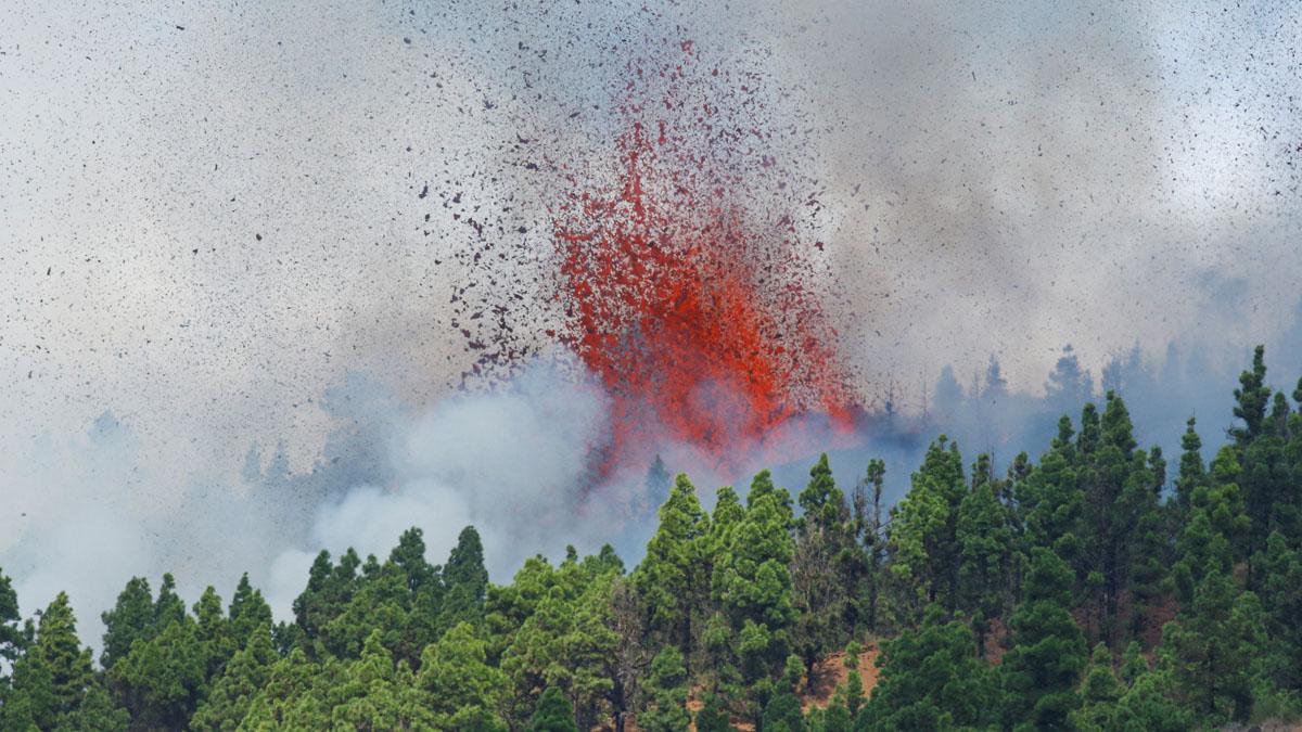 La erupción del volcán de La Palma des de los LLanos