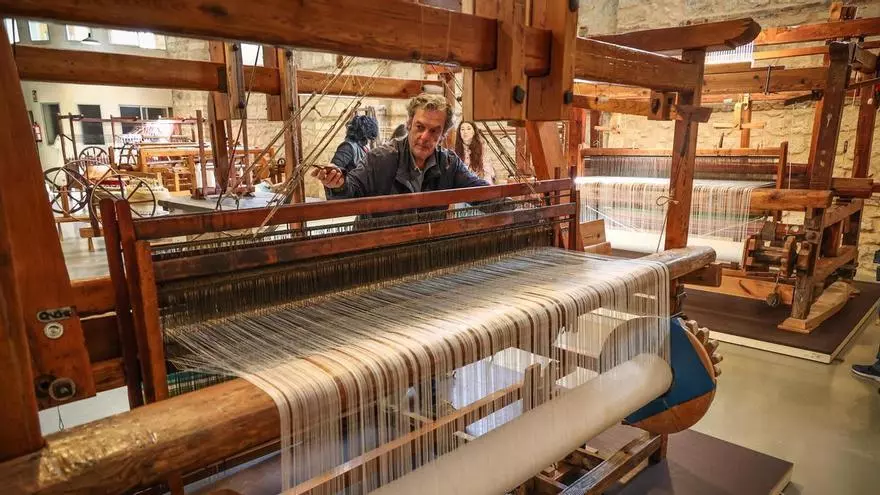 Así es la colección de telares de hace 300 años que ya se expone en la UPV de  Alcoy