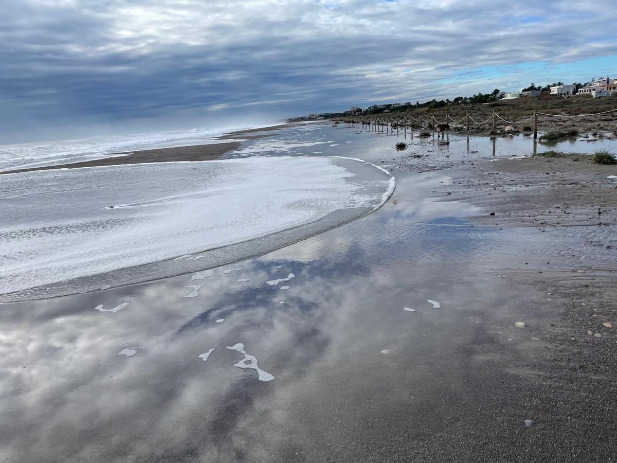 La borrasca Harry golpea el litoral norte de Sagunt