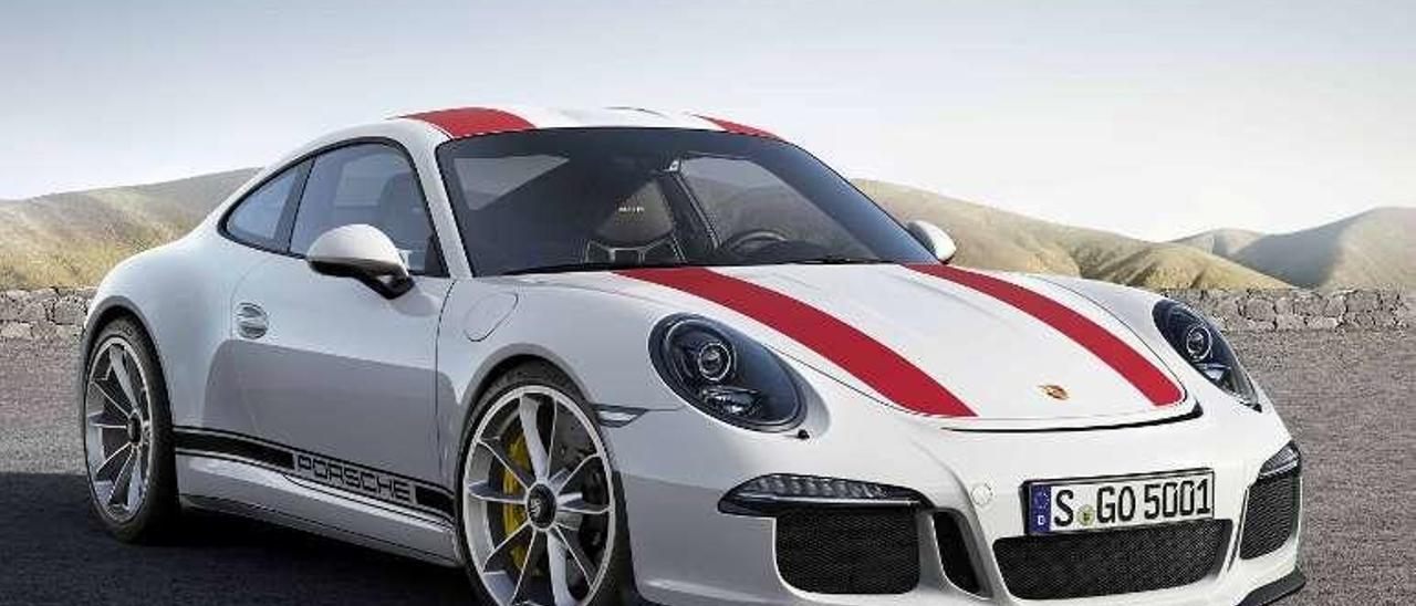 El 911 R parece estar hecho para las curvas cerradas. // FdV