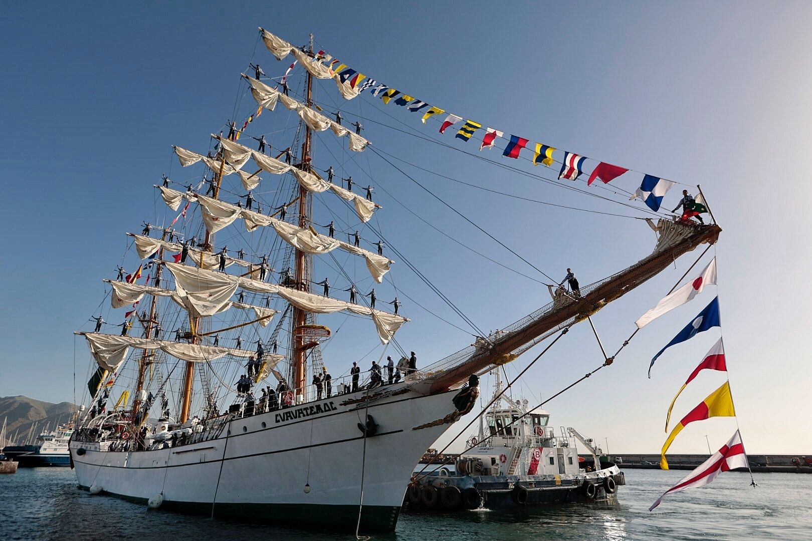 Llegada al Puerto de Santa Cruz del buque escuela mejicano Cuauhtémoc