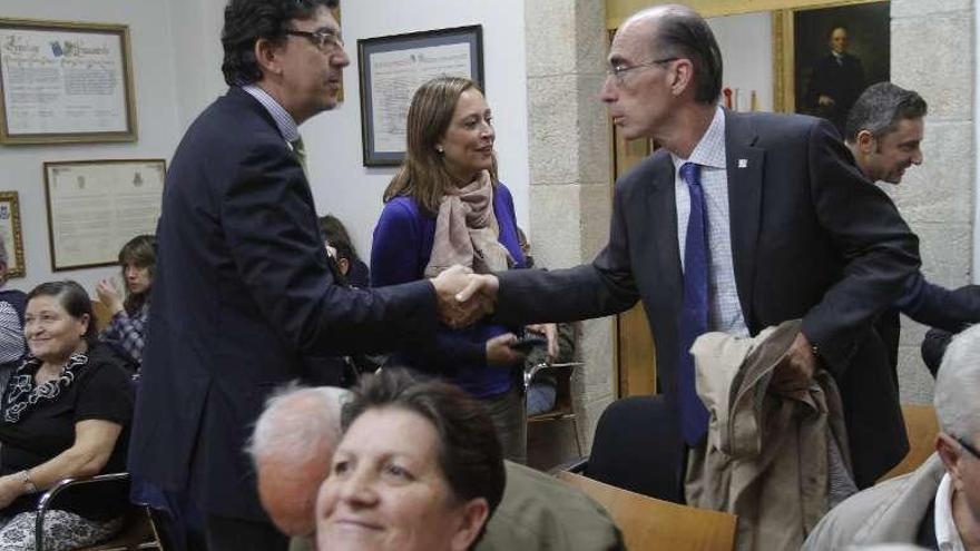 Vázquez Almuiña, López Chaves y Muñoz, presentes en el pleno. // Adrián Irago