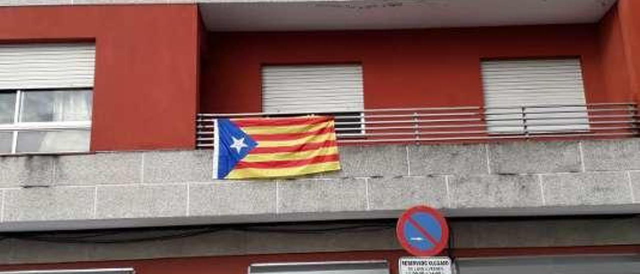 Bandera independentista catalana en Moaña. // FdV