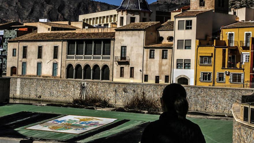 Orihuela canalizará bajo la presa el Segura para frenar los daños al escudo de la ciudad