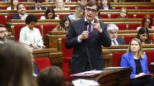El president de la Generalitat, Salvador Illa, ahir, durant la sessió de control al Parlament. | QUIQUE GARCÍA / EFE
