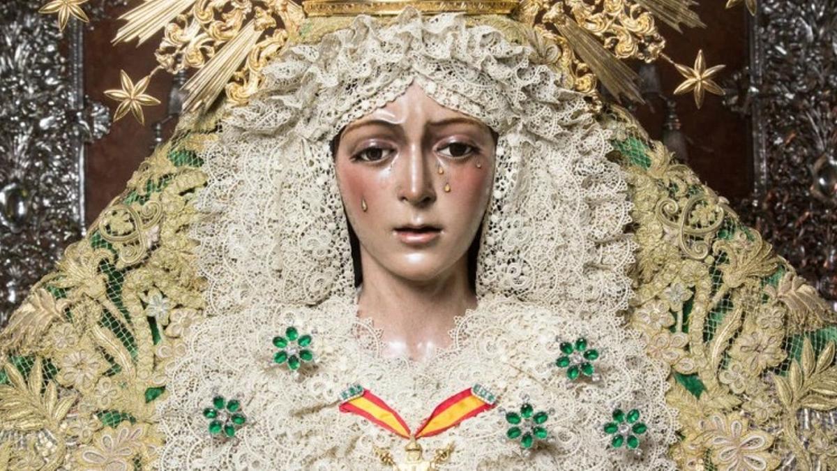 La Esperanza Macarena de Sevilla y las cinco 'mariquillas', regalo de Joselito El Gallo.