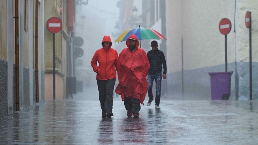 Viernes Santo pasado por agua en Canarias