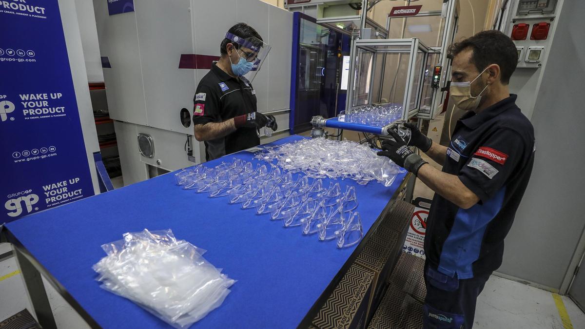 Elche. Gafas de protección de policarbonato para no depender del mercado asiático