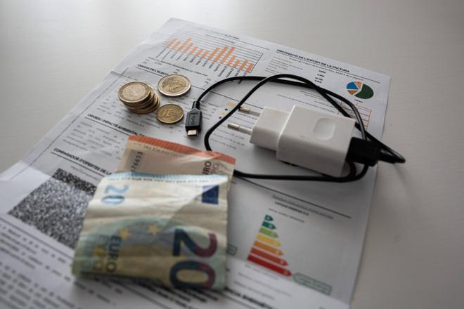 La "factura de seguretat" després de l'apagada de 2025: per què 1 de cada 4 euros de la factura ja no paga el consum de llum