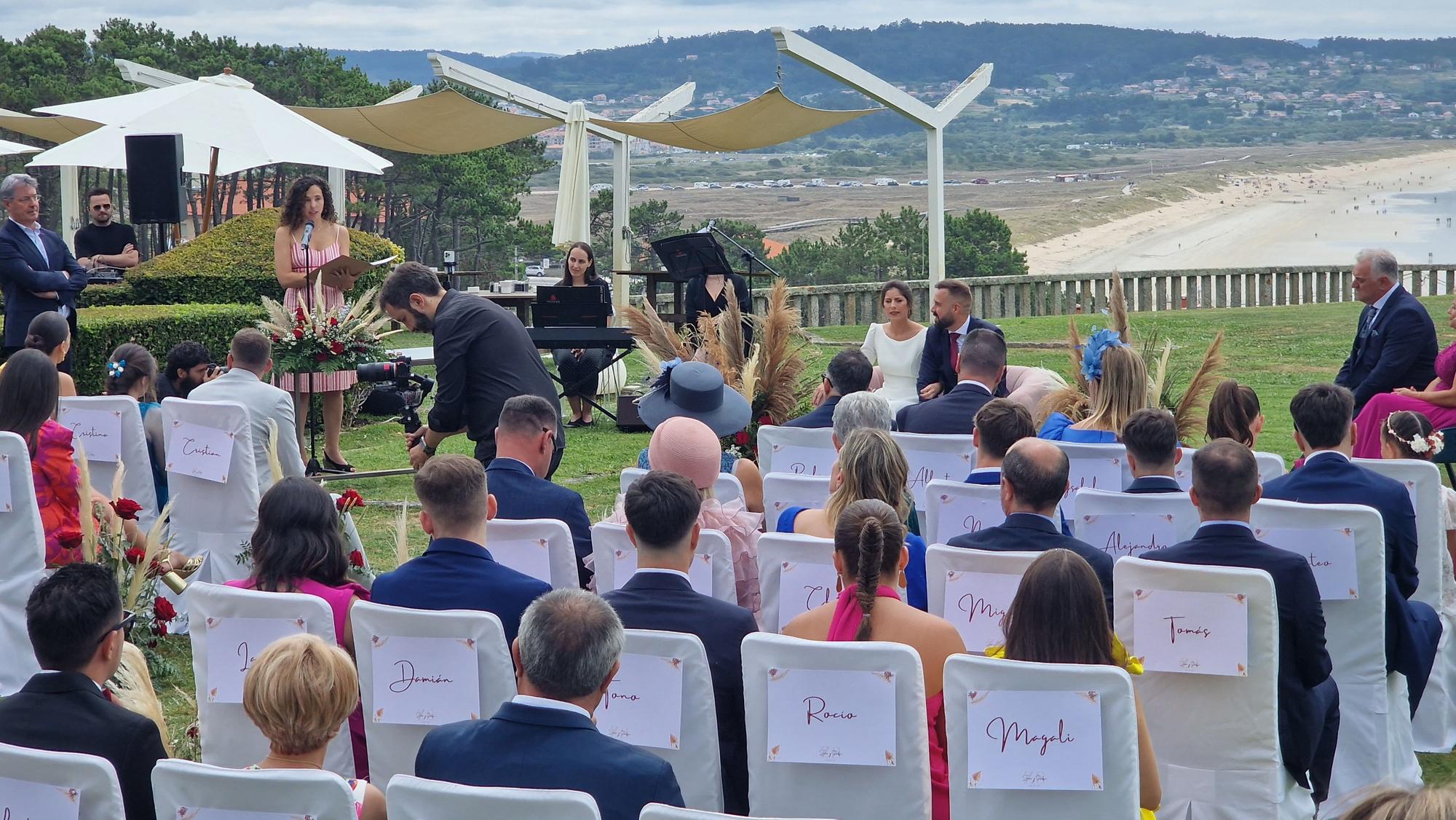 La boda de Serafín y Zaira en la finca La Atlántida, en el Concello de O Grove.