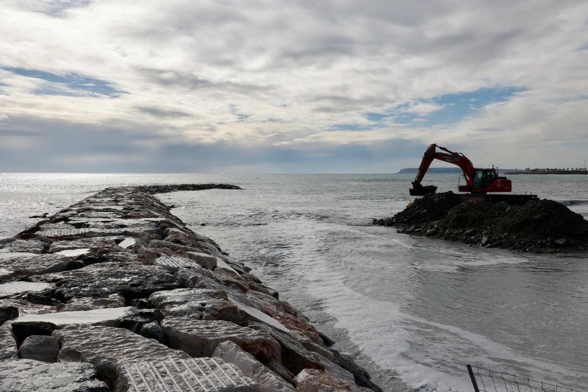 El Postiguet en obras: la maquinaria ya trabaja en la zona del Cocó