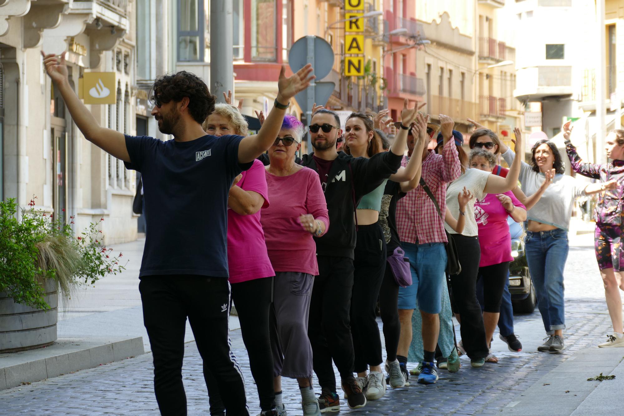 Dues exposicions, un programa de ràdio i el dia de la dansa animen el matí del dissabte de Santa Creu