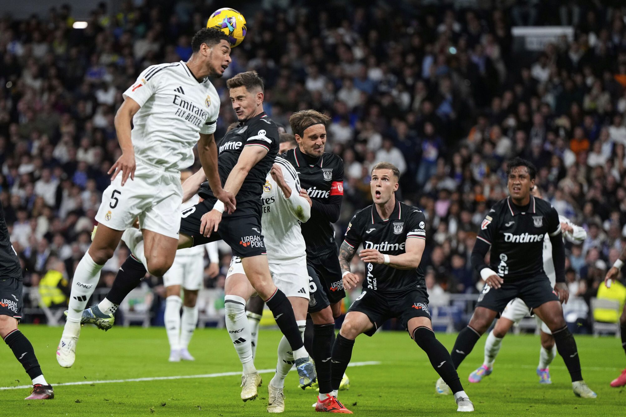 Real Madrid's Jude Bellingham goeas for a header during a Spanish La Liga soccer match between Real Madrid and Leganes at the Santiago Bernabeu stadium in Madrid, Spain, Saturday, March 29, 2025. (AP Photo/Manu Fernandez) Associated Press/LaPresse. EDITORIAL USE ONLY/ONLY ITALY AND SPAIN