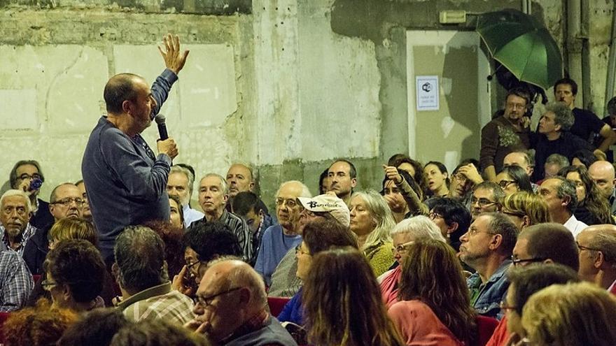 Jordi Soler, micrófono en mano, durante una asamblea.