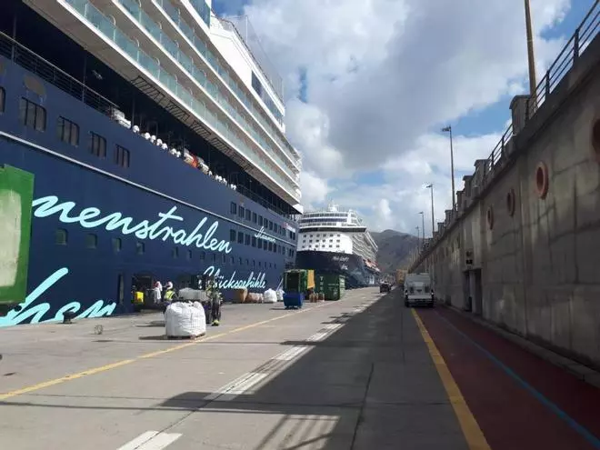 Coronavirus en Tenerife | Desembarco de pasajeros de un crucero en Santa Cruz