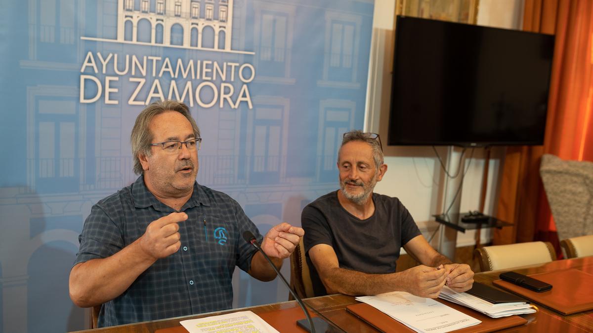 Francisco Guarido y Romualdo Fernández, concejal de Urbanismo