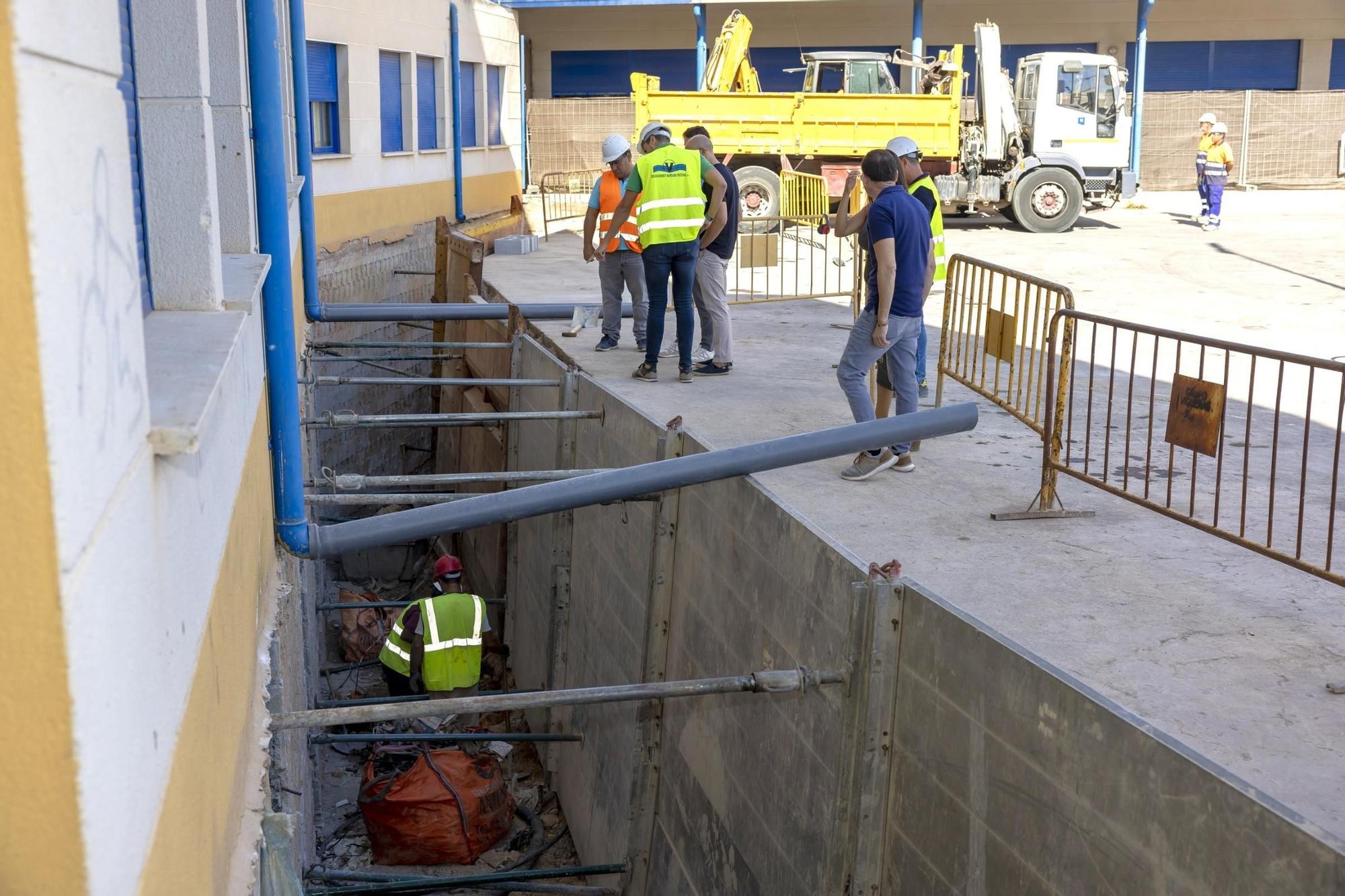 Obras de reparación de uno de los aularios del IES Libertas de Torrevieja