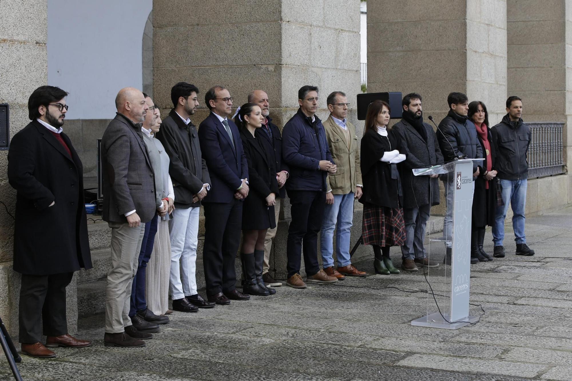 Imágenes | Minutos de silencio en Extremadura por el 11-M