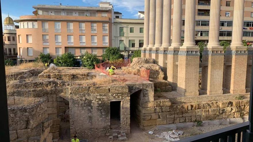 Comienza la limpieza del Templo Romano para evitar que su deterioro vaya a más