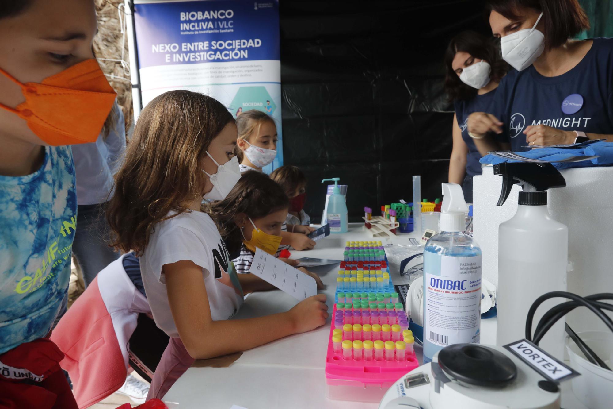 La ‘Nit Mediterrània de les Investigadores’ acerca la ciencia a los niños