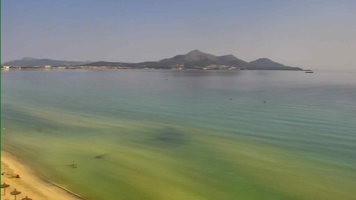 Noch ist keine Wolke an der Playa de Muro zu sehen.