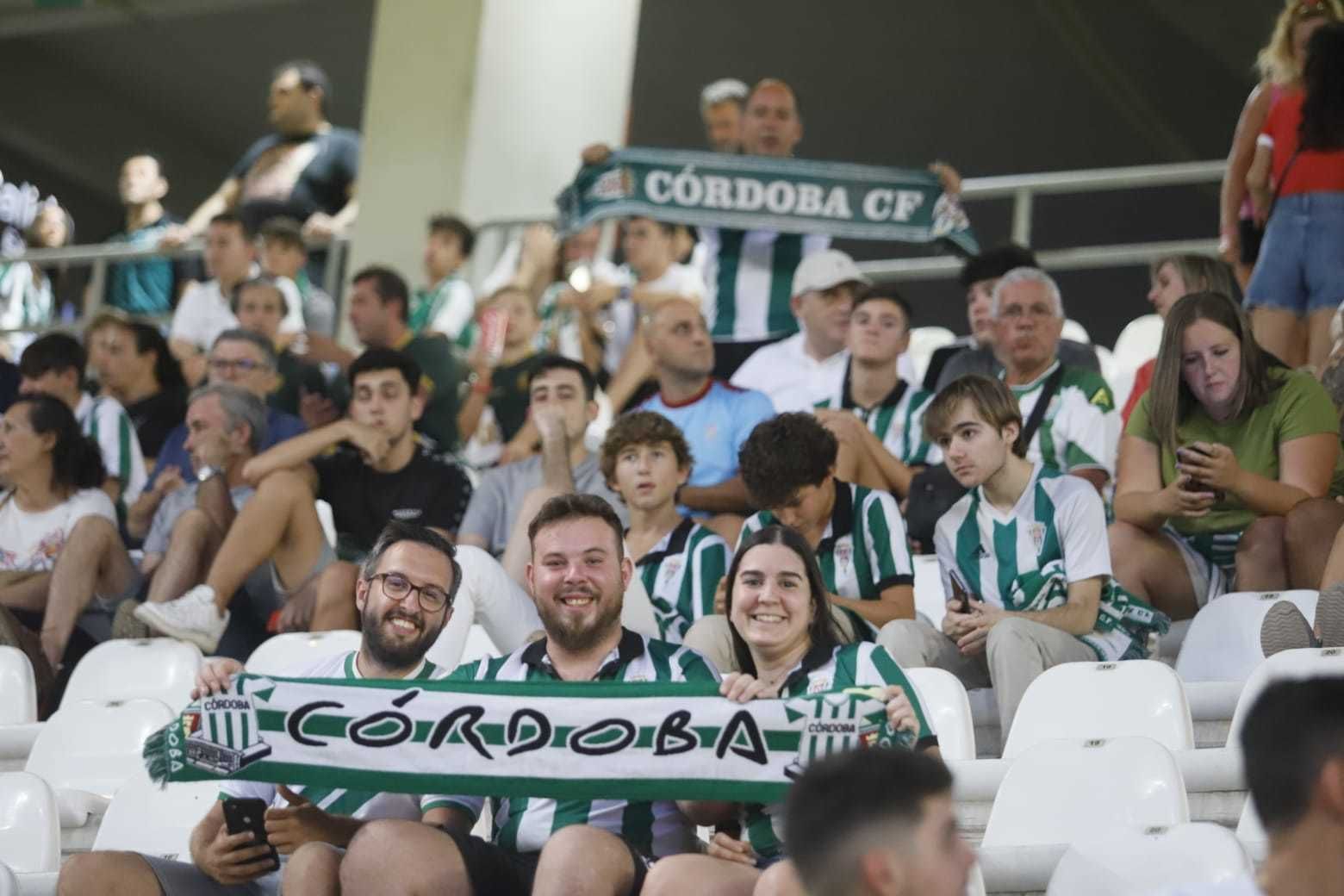 Las imágenes de la afición del Córdoba CF ante el Unionistas