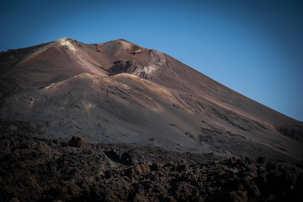 Visita al cono volcánico del Tajogaite