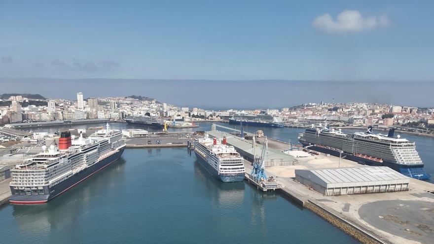 El puerto de A Coruña se prepara para un septiembre con 23 cruceros y picos de tres buques en un día
