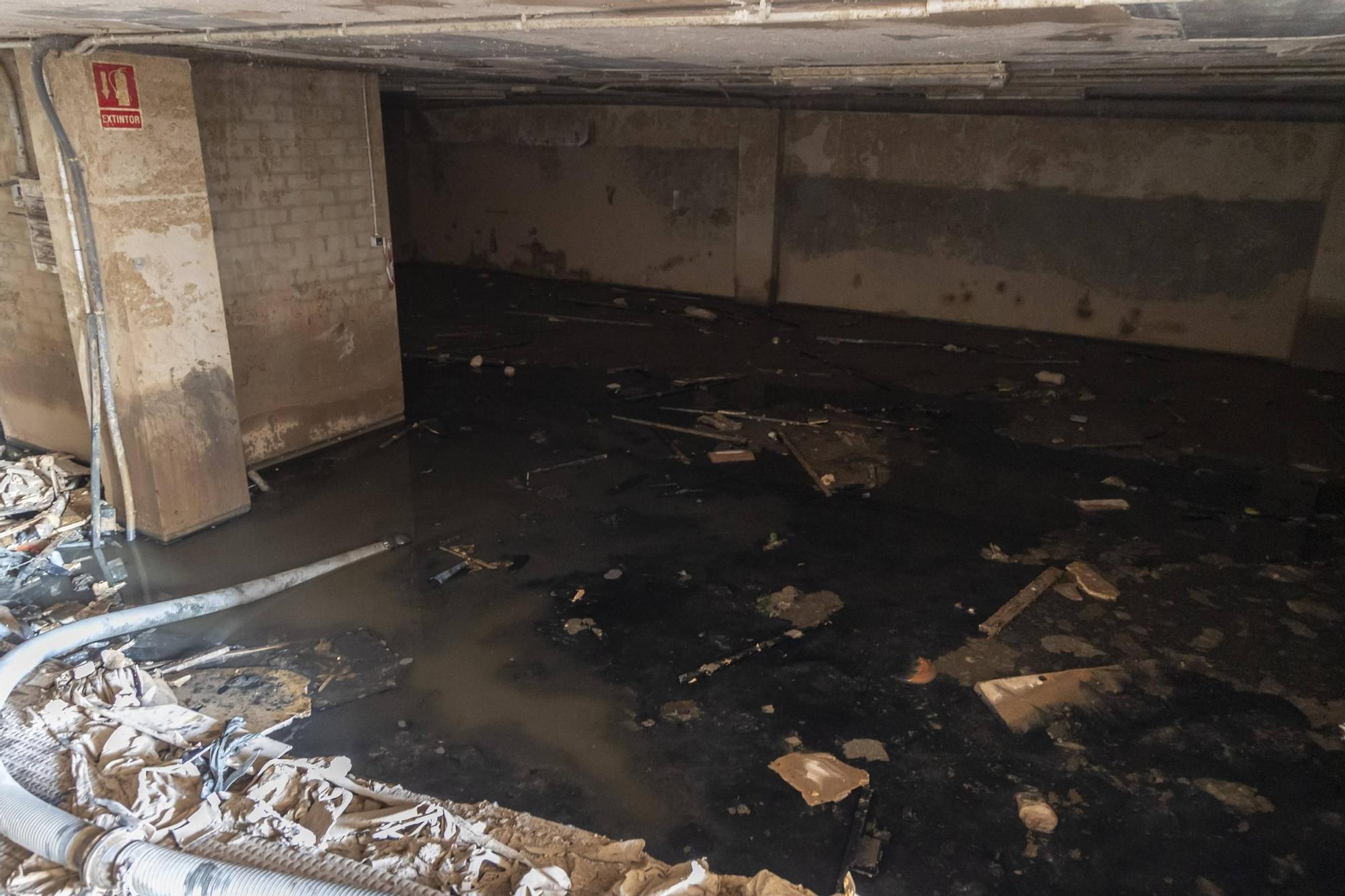 Interior de un garaje en el área comercial de Alfafar.