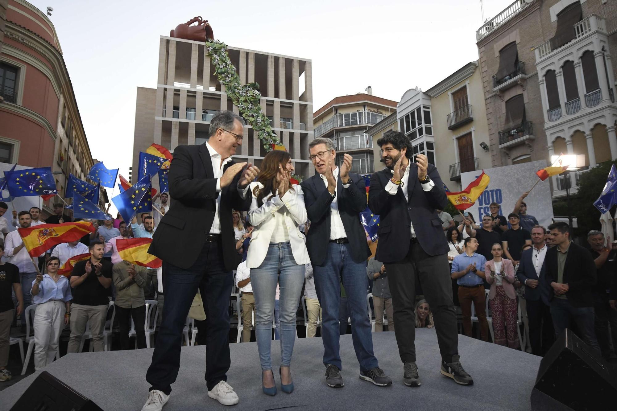 El mitin con Feijóo y López Miras en la Plaza de la Catedral de Murcia, en imágenes