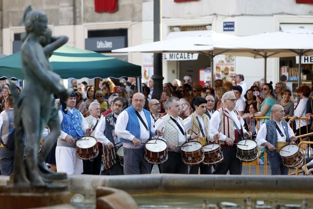 Dansà infantil en la plaza de la Virgen