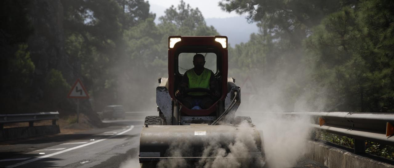 La recogida de cenizas, esencial para el seguimiento del volcán