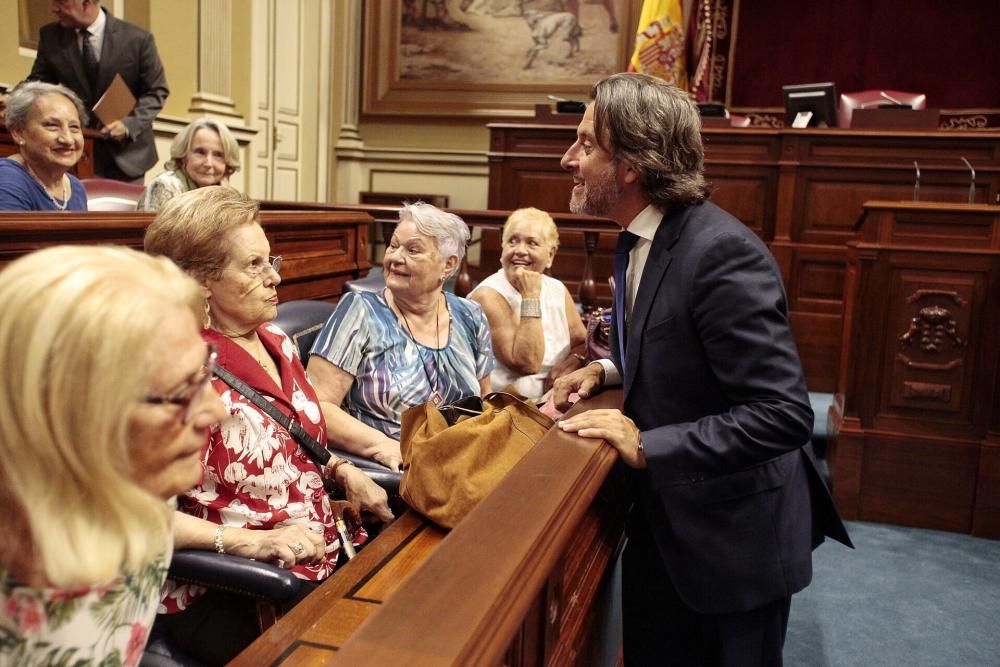 El Parlamento abre sus puertas a los mayores