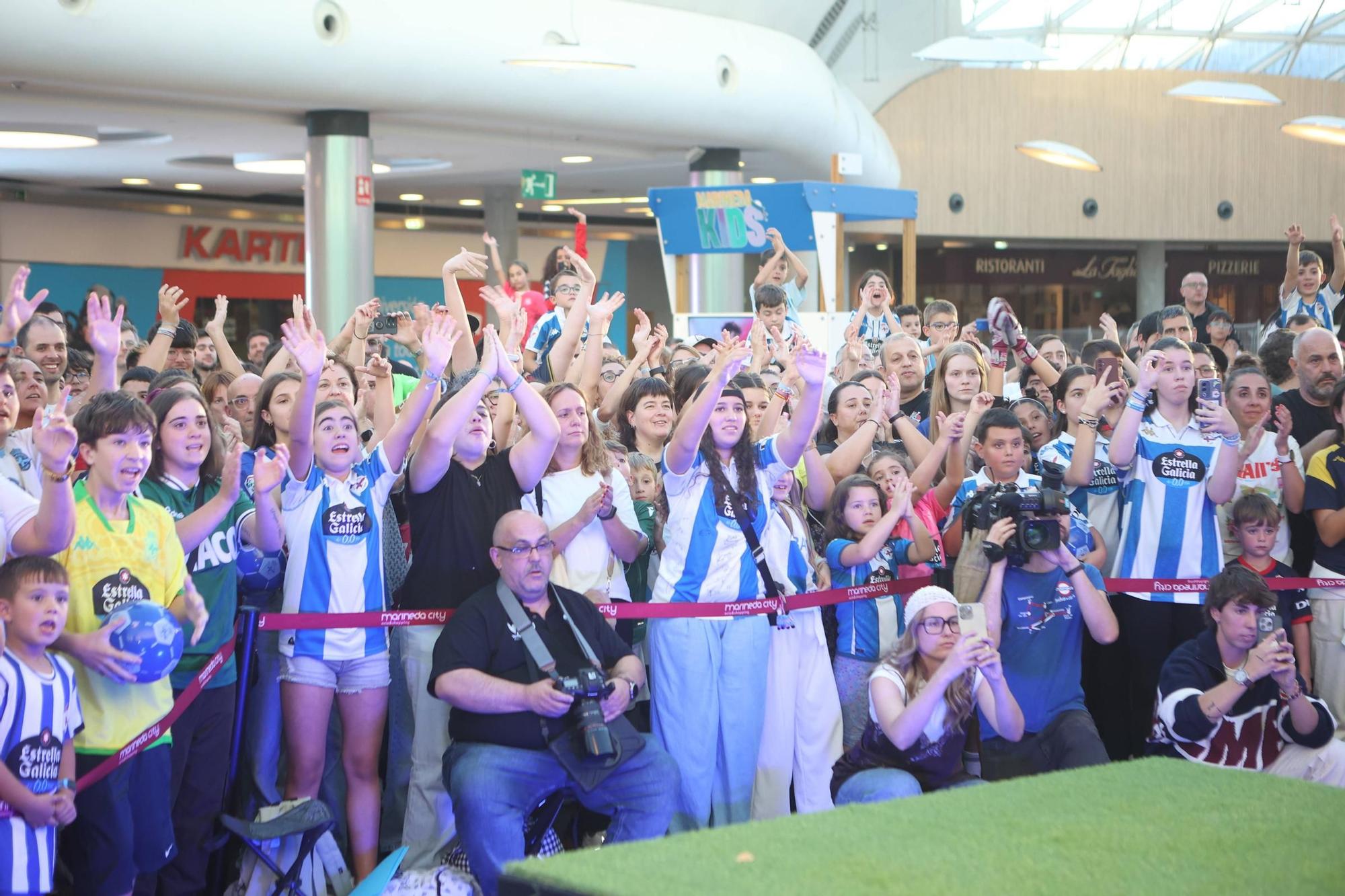 El Deportivo presenta en Marineda City sus equipaciones para la temporada 2025-2026
