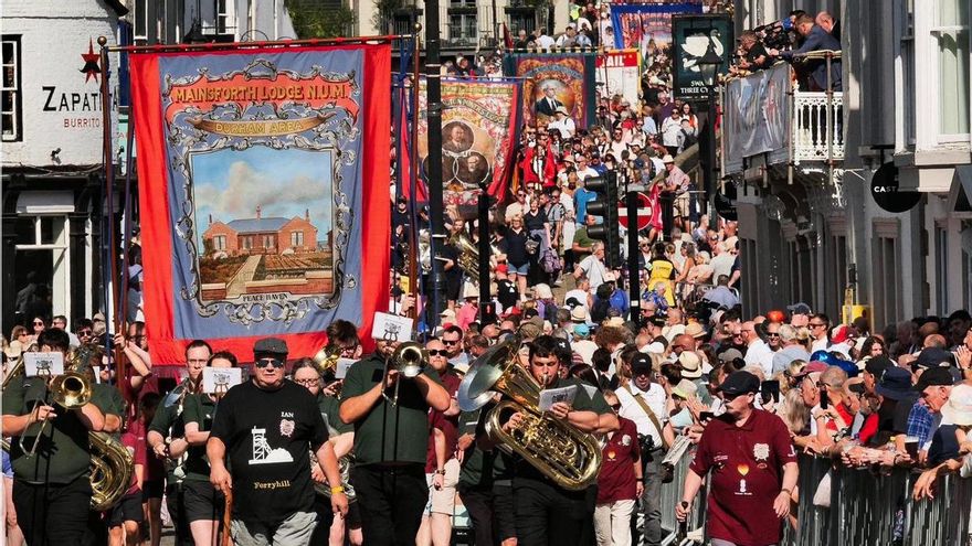 Los pozos cierran, su cultura vive: La Gala de Durham, la multitudinaria reivindicación del espíritu minero
