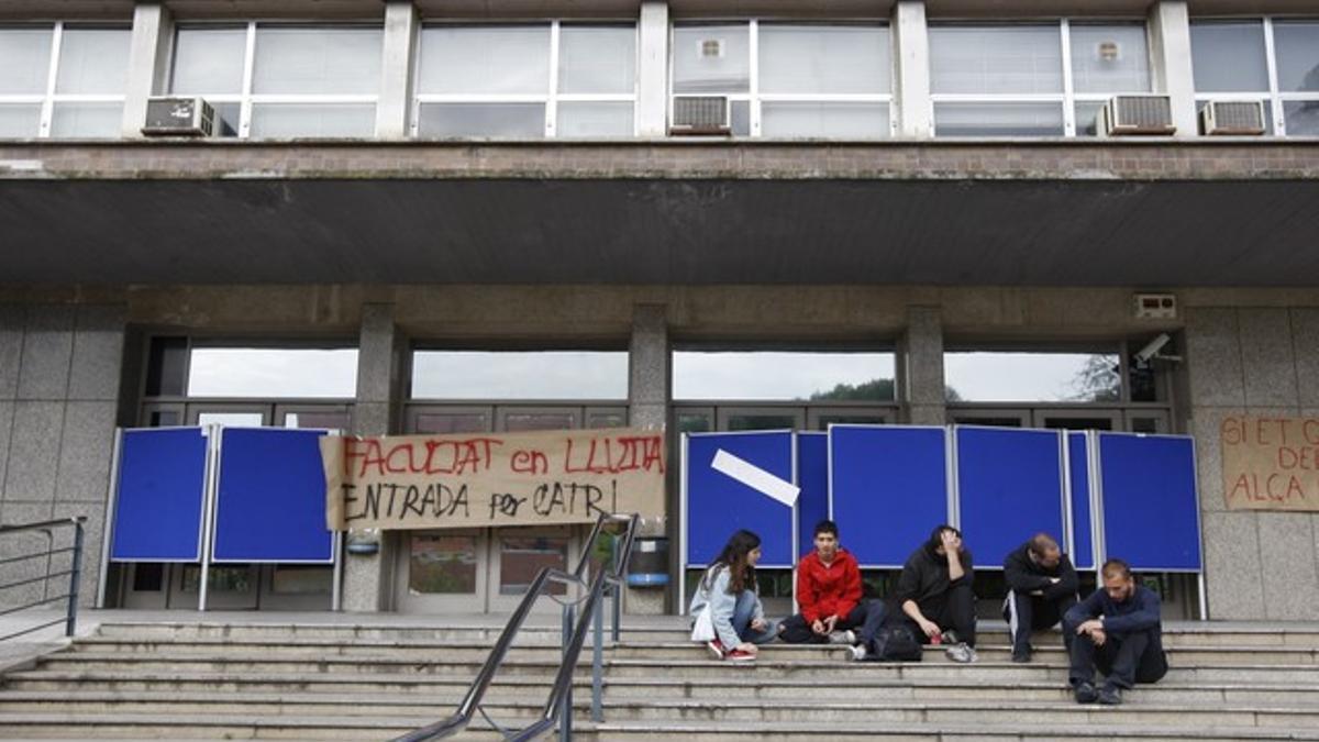 Una de las facultades de Zona Universitaria de Barcelona en huelga.