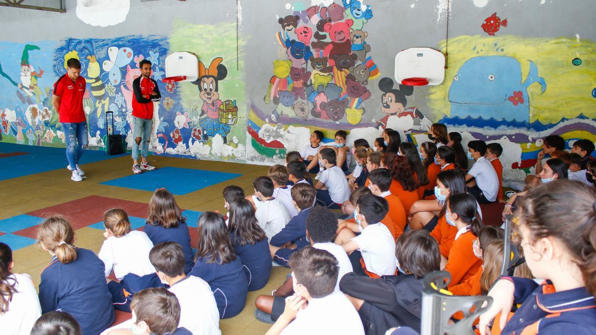 Julio Rey visitó además el que fue su colegio.