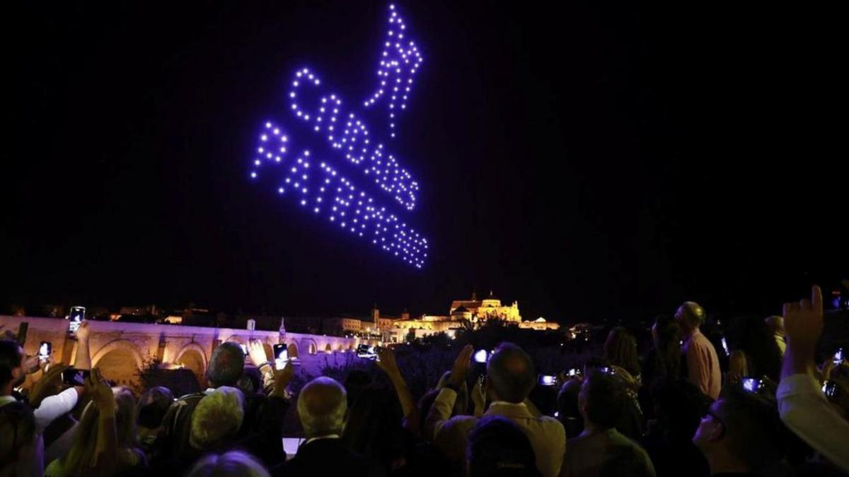 Espectáculo de drones similar al que se verá en La Laguna.